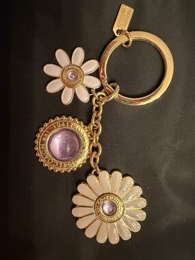 Coach Dafne jeweled Goldtone Lavender Daisy Charm Keychain purse charm RARE